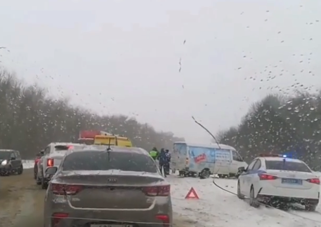 На трассе «Тула - Новомосковск» столкнулись три автомобиля
