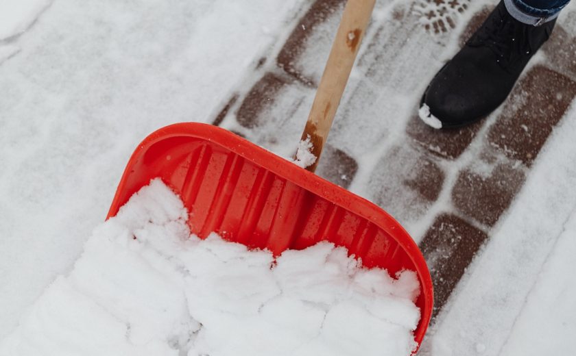 Жители Плавского района могут позвонить в ЕДДС по вопросам уборки снега