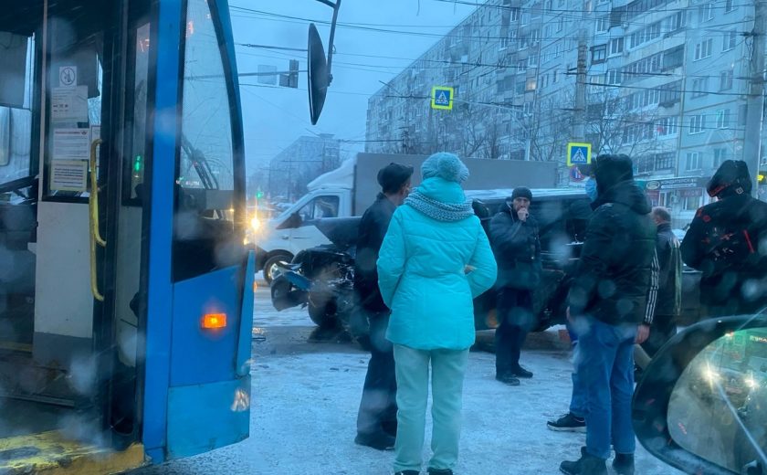 В ДТП с троллейбусом на ул. Октябрьской в Туле пострадали два человека