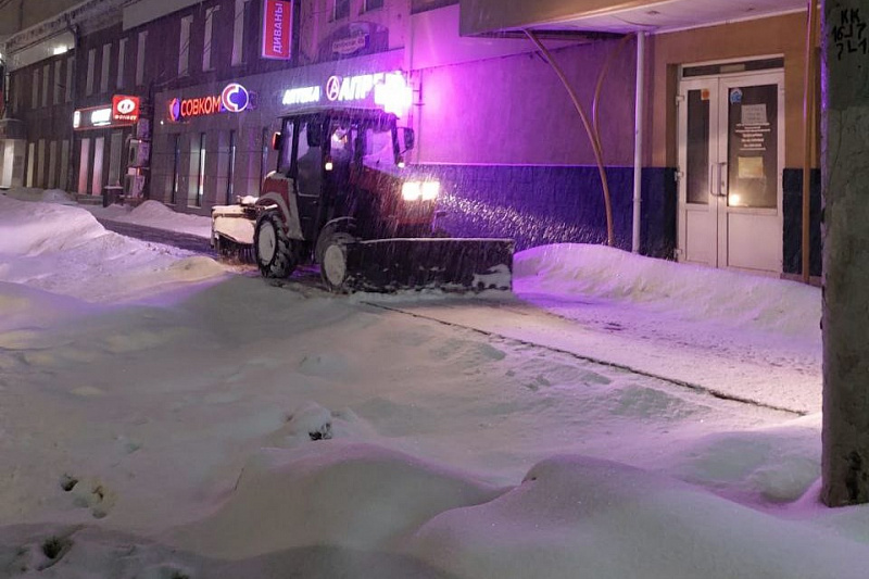 В Туле улицы очищают от снега 208 единиц техники