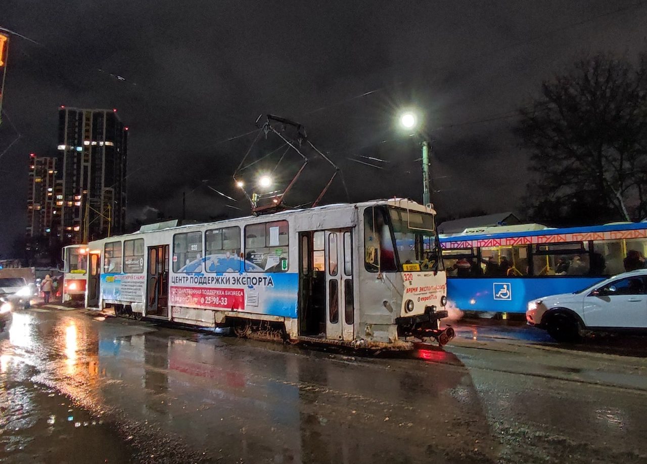 Вечером 14 января в Туле на ул. Оборонной остановились трамваи