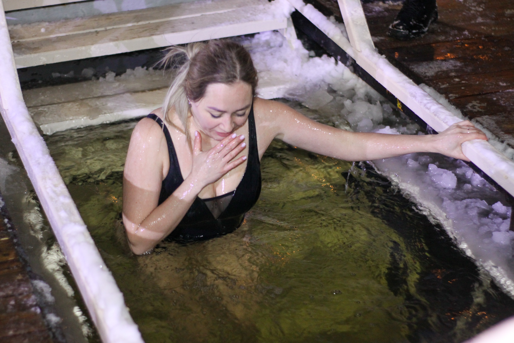 Что нужно сделать в крещенскую ночь. Памятка купание на крещение. Что нужно сделать в крещенскую ночь. Что нужно сделать в крещенскую ночь. Крещенские купания правила.