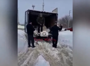 Соседские войны: жители Привокзального района в Туле сбрасывают снег к чужим домам