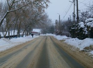 В Плавском районе продолжают расчищать дороги от снега