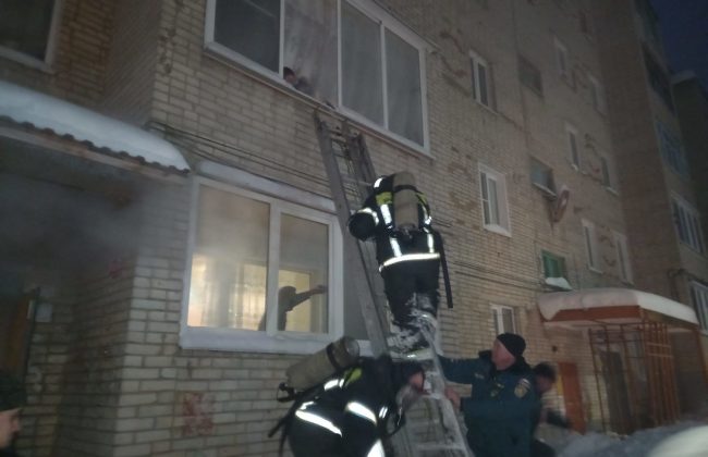 Из горящего дома в Богородицке эвакуировали 4 детей