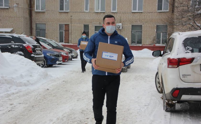 Волонтеры «Единой России» оказали помощь персоналу и пациентам детского инфекционного госпиталя