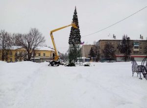 В Ясногорске демонтировали новогоднюю елку
