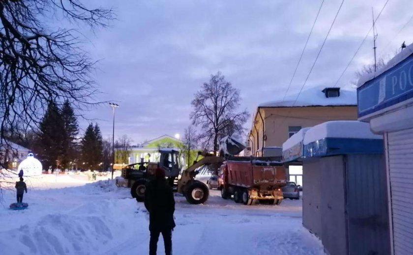 В Ясногорске устраняют последствия снегопадов