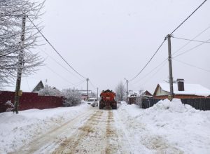 В Суворовском районе продолжается расчистка дорог