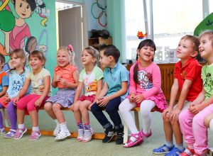 Школьников - на каникулы, а как будут работать детские сады в Тульской области?