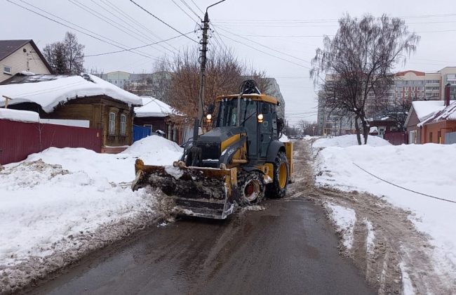 В Туле в расчистке улиц и общественных пространств от снега задействовано более 140 единиц техники