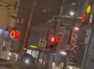 В Туле на пересечении ул. Советской и проспекта Ленина взорвался светофор
