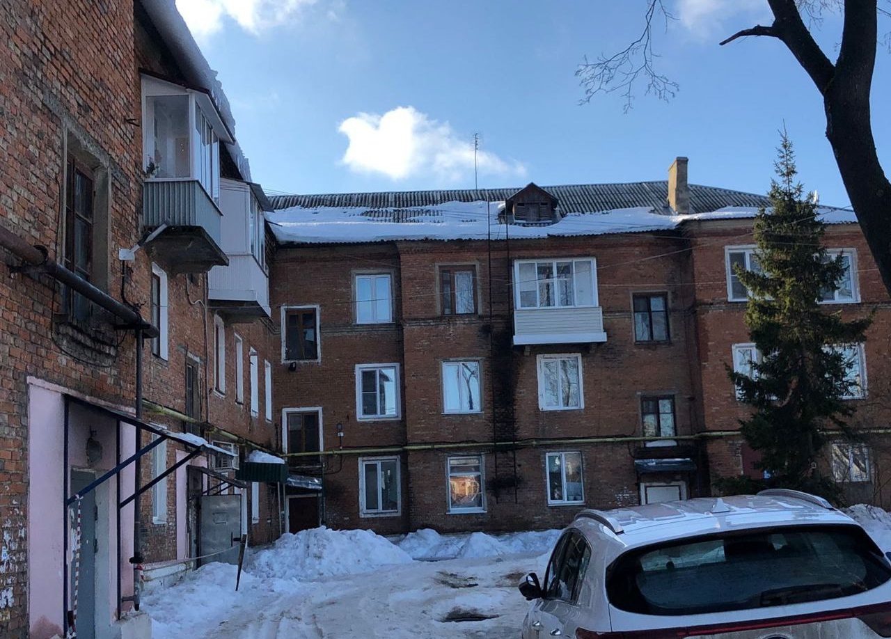 В Кимовске на 15-летнего подростка упала наледь с крыши