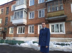 В Кимовске прокуратура провела проверку по факту падения снега и наледи на мать с ребенком