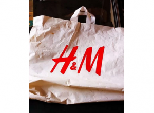 «Аксессуар для понтов»: туляк продает пакет из H&M за 17 млн рублей