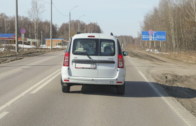 В Тульской области камера отслеживает нарушения ПДД из движущейся по дороге машины
