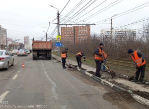 Сотрудники ООО «САХ» продолжают уборку улиц и городских пространств в Туле