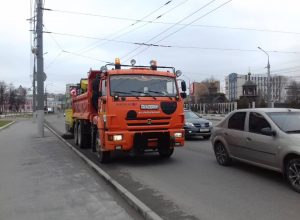 В Туле сотрудники ООО «САХ» продолжают уборку городских улиц