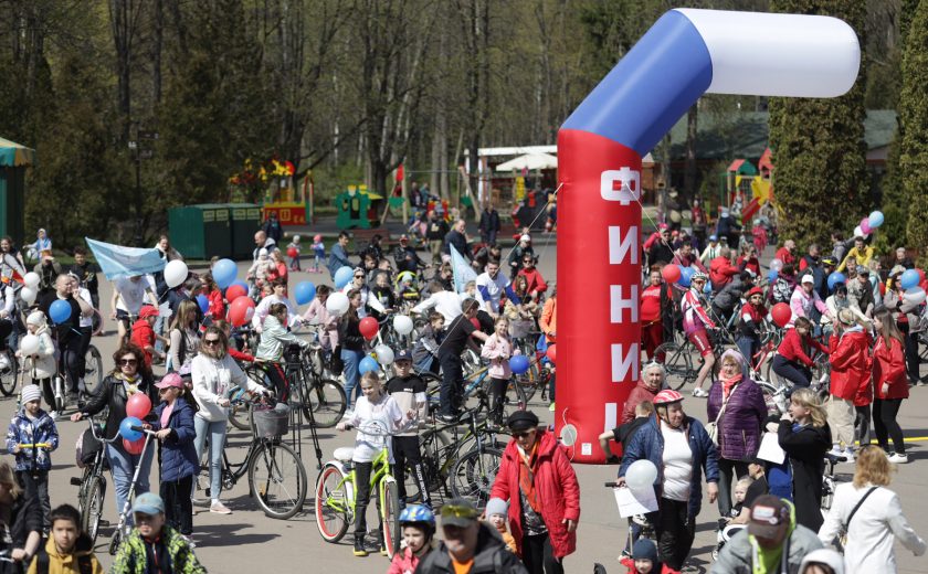 В Туле около 300 человек присоединились к семейному велопробегу