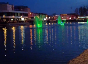 В Узловой запустили плавающие фонтаны. Видео