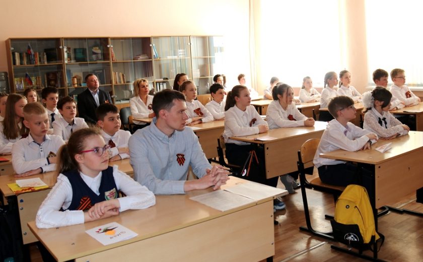 Депутаты городской Думы вместе с тульскими школьниками посетили киноуроки