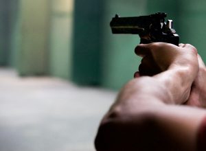 Житель Новомосковска открыл стрельбу из травматического пистолета на улице
