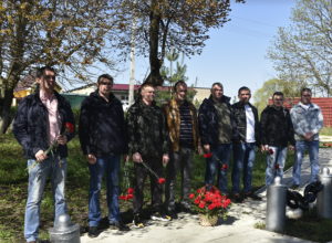 Сотрудники «Полипласта» почтили память воинов, погибших в годы ВОВ