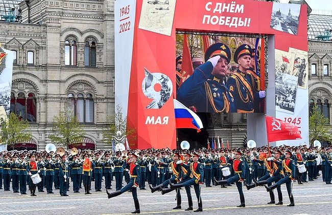 Тульские десантники, участвовавшие в спецоперации на Украине, проехали на параде на Красной площади