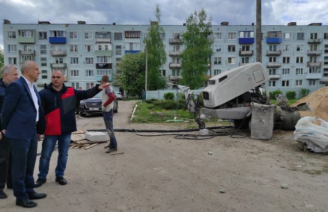 Глава администрации Ефремова проконтролировал ремонт школы в пос. Восточный