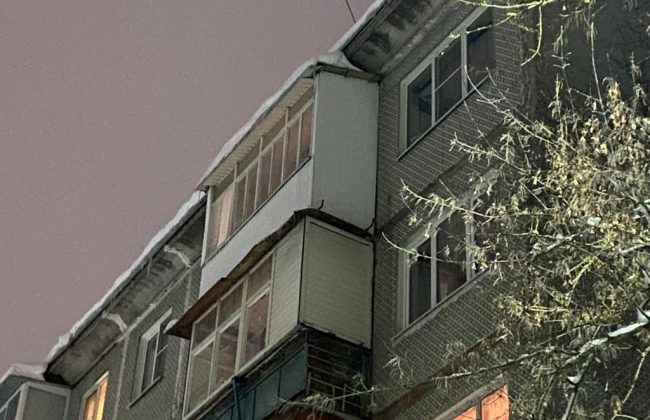 В Туле директор УК оштрафован за падение наледи с крыши дома на 10-летнюю девочку