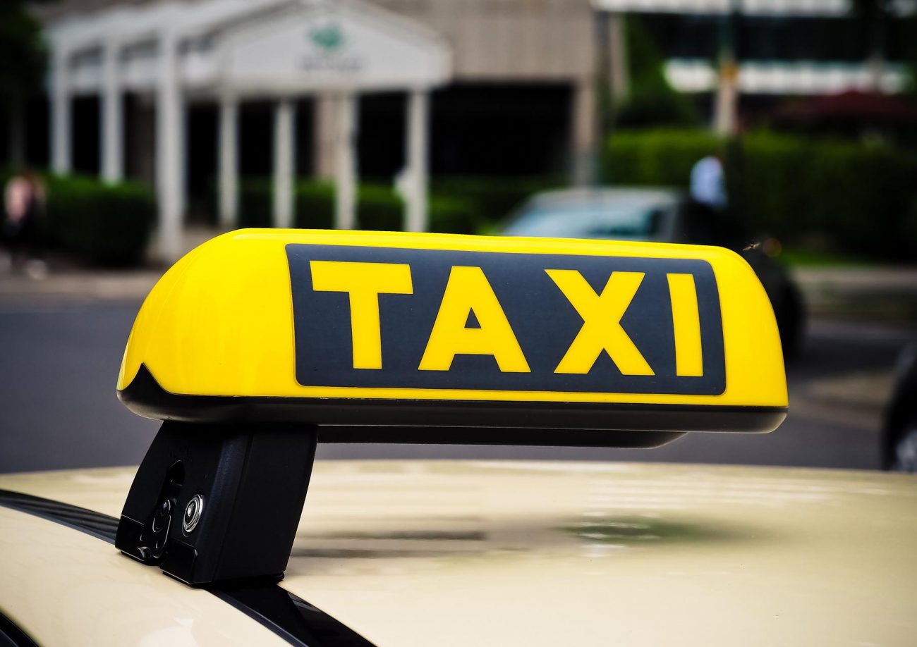 Гражданам с судимостью запретят работать в такси и общественном транспорте