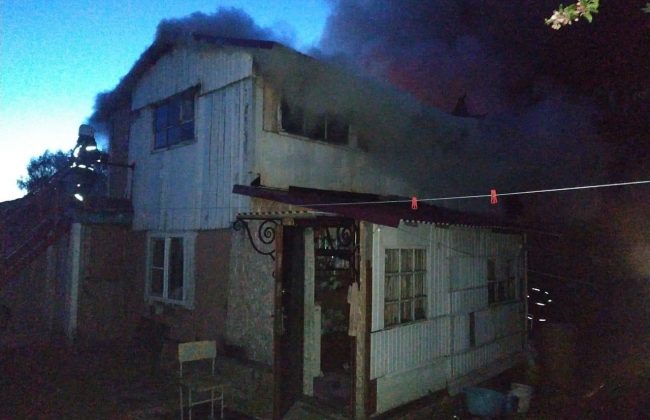 В Новомосковске на пожаре в жилом доме погибла 66-летняя женщина