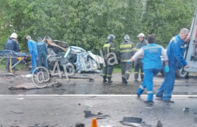 В Щекинском районе двое взрослых и подросток пострадали в массовой аварии