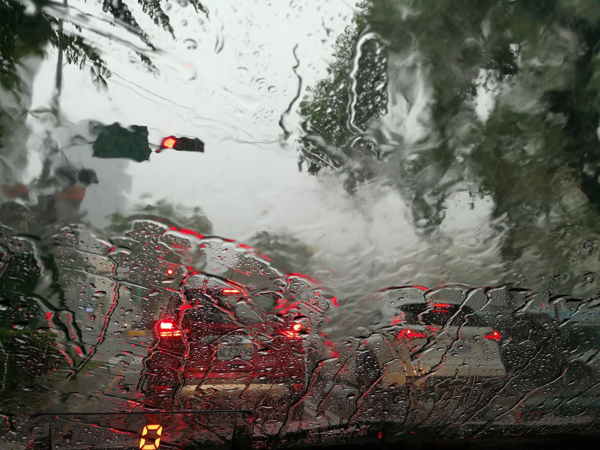 В Тульской области объявили метеопредупреждение на 28 сентября из-за сильного дождя