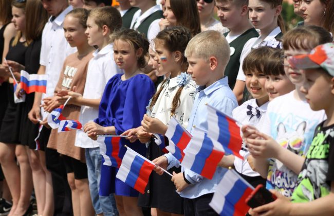 На Казанской набережной в Туле празднуют День России