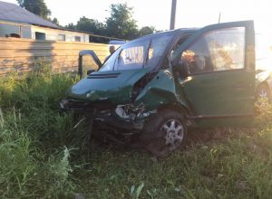 Пять человек пострадали в ДТП с микроавтобусом на трассе «Крым» в Чернском районе