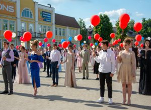 В Суворове прошел районный выпускной бал