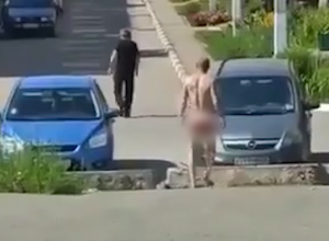 В Кимовске по городским улицам прошел голый мужчина