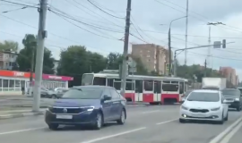 В Туле на пр. Ленина трамвай сошел с рельсов