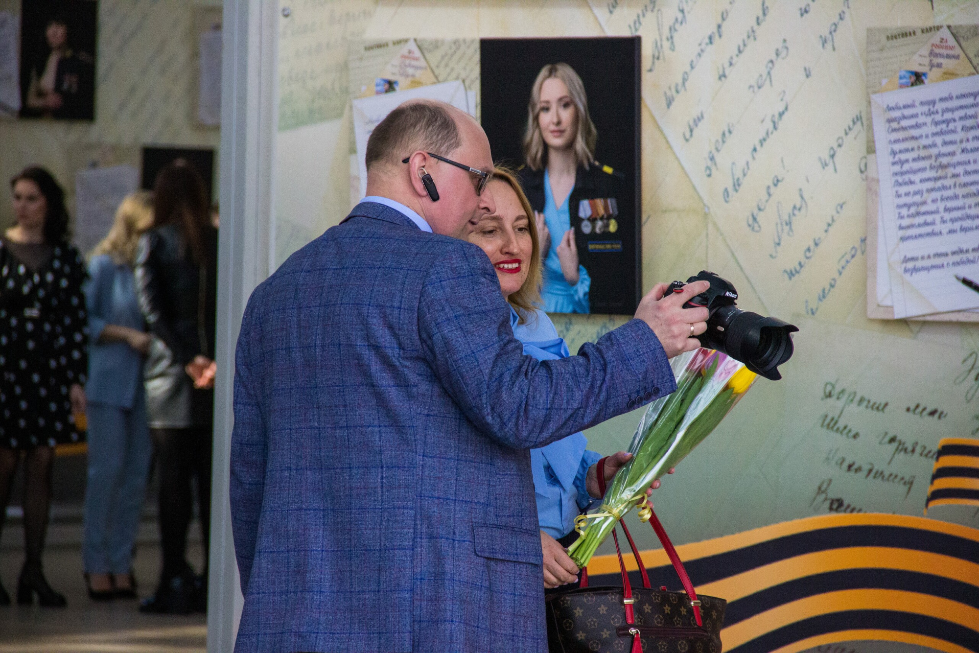 Владимир григорян художник. Показы на выставках. Жены героев фотовыставка. Художники выставки малая грузинская живопись. Фотовыставка владимира широкова.